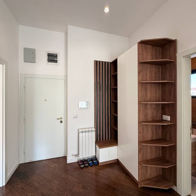 Location longue durée d’un grand appartement de 4 pièces avec hauts plafonds, 92 m², Belgrade, Serbie